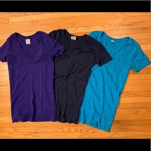 PINK V-neck t-shirts